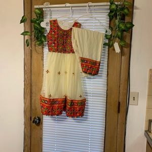 Kids wears 7 to 8 years old, Pakistani dress.